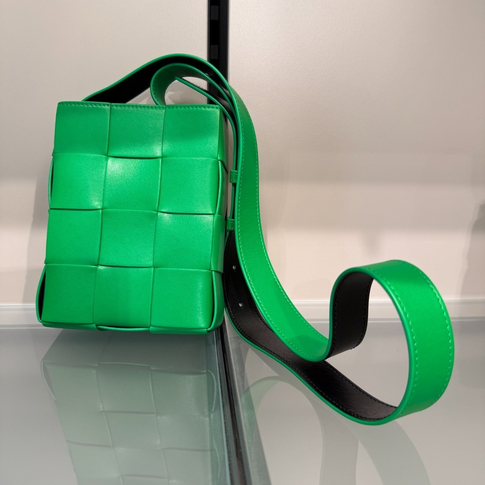 Bottega Veneta Cassette Crossbody Bag Green Black Intrecciato Leather NWT - Picture 8 of 12